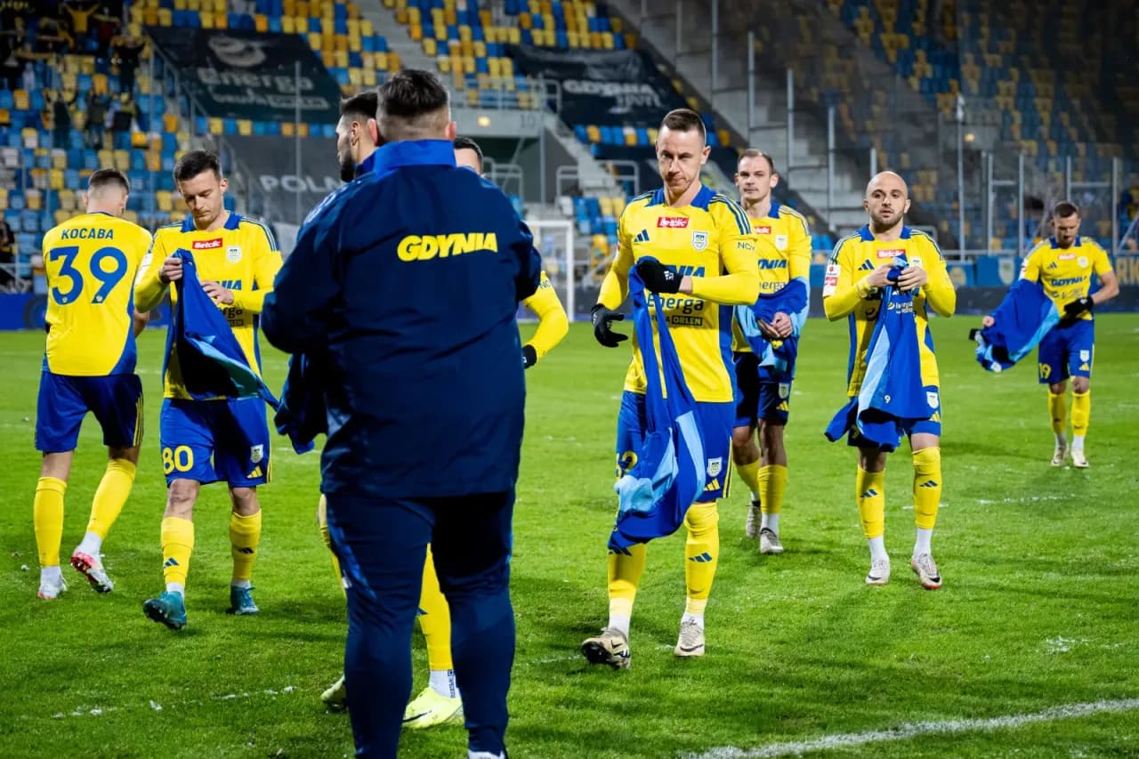 Zarobki piłkarzy Arki Gdynia: Zobacz aktualne pensje zawodników klubu