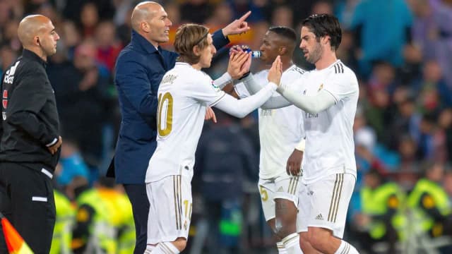 Ile może być zmian w piłce nożnej? Zaskakujące zasady i wyjątki