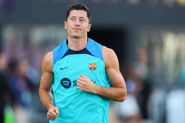 Robert Lewandowski wciąż jest piłkarzem FC Barcelony - poznaj szczegóły kontraktu