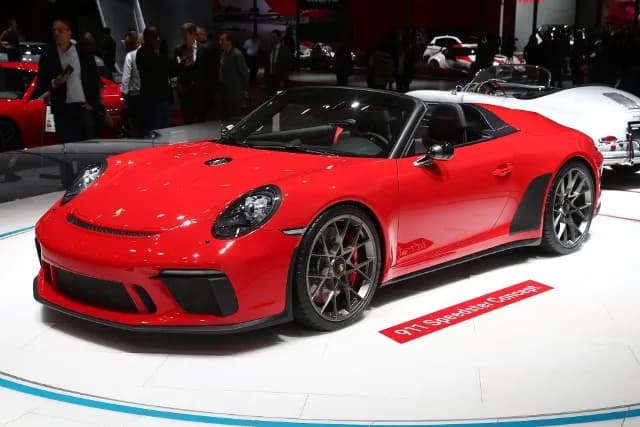 Robert Lewandowski i jego niesamowite auta - od Porsche po Audi