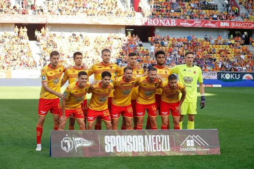 Zarobki piłkarzy Jagiellonii - kulisy finansów białostockiego klubu