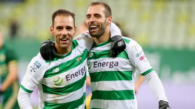 Zarobki Flavio Paixão: ile naprawdę zarabia piłkarz Lechii Gdańsk?