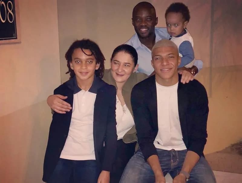 Kylian Mbappé rodzina: tajemnice jego życia i wpływ na karierę