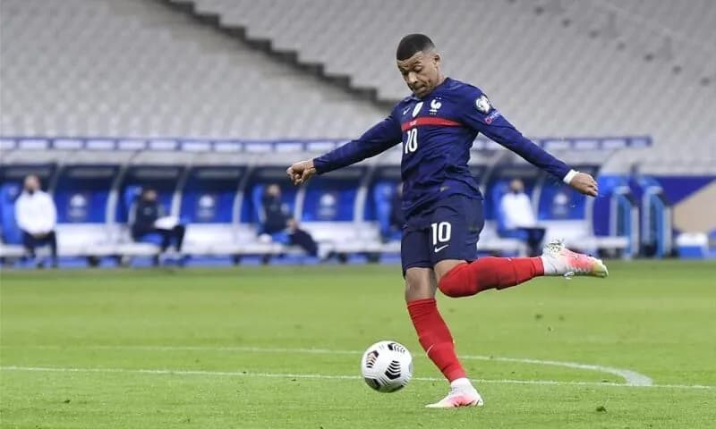 Kylian Mbappé wiek – zaskakujące fakty o jego karierze i osiągnięciach
