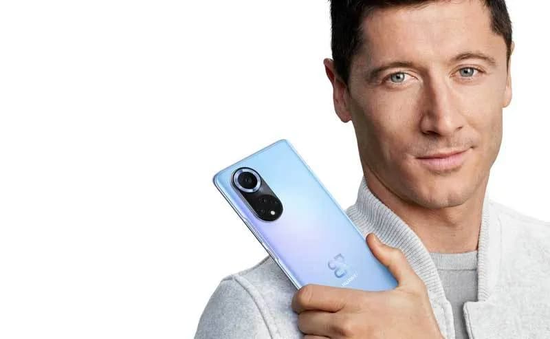 Jakie telefony reklamuje Lewandowski? Modele Huawei w akcji